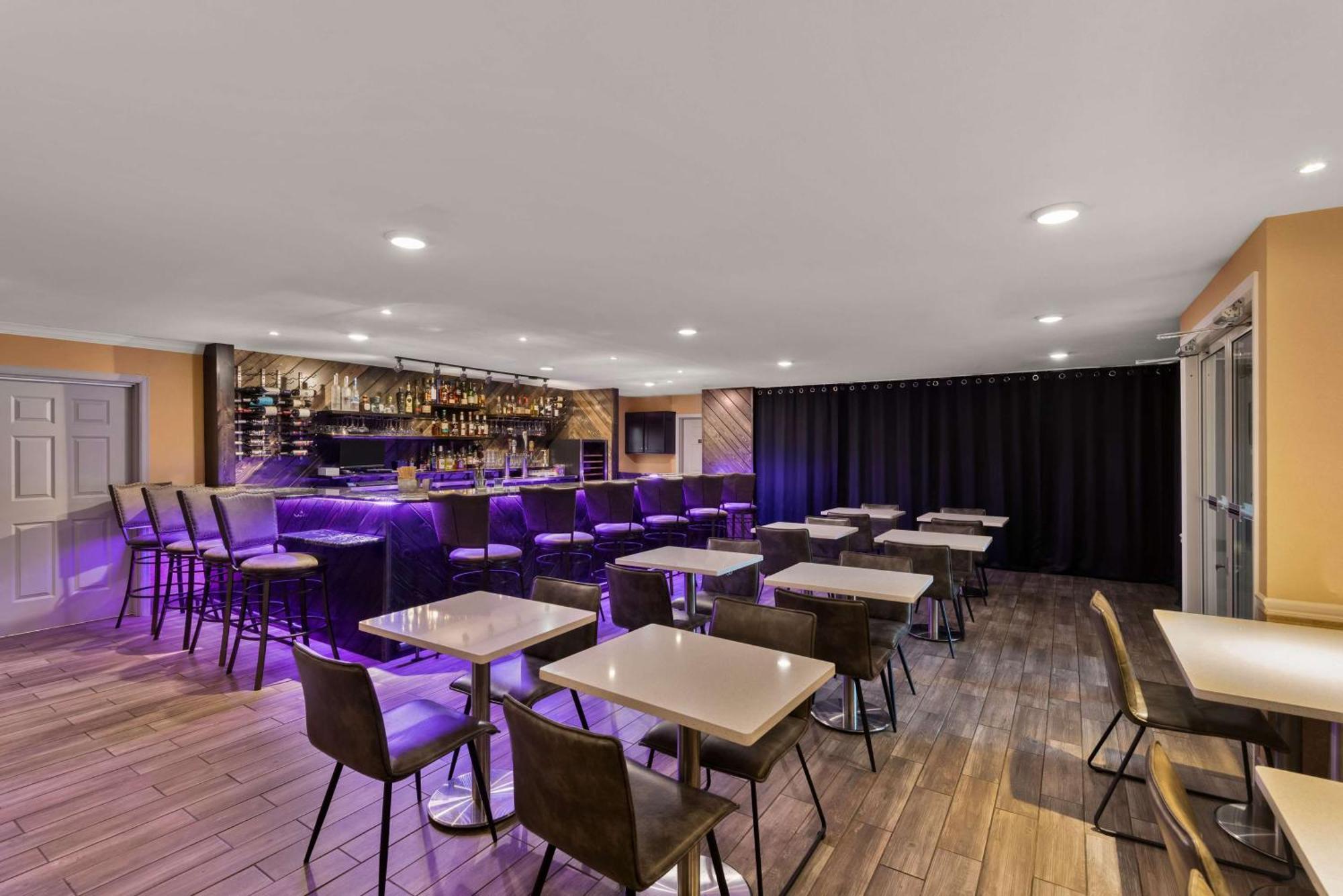 Wyndham Garden Galena Hotel & Day Spa מראה חיצוני תמונה