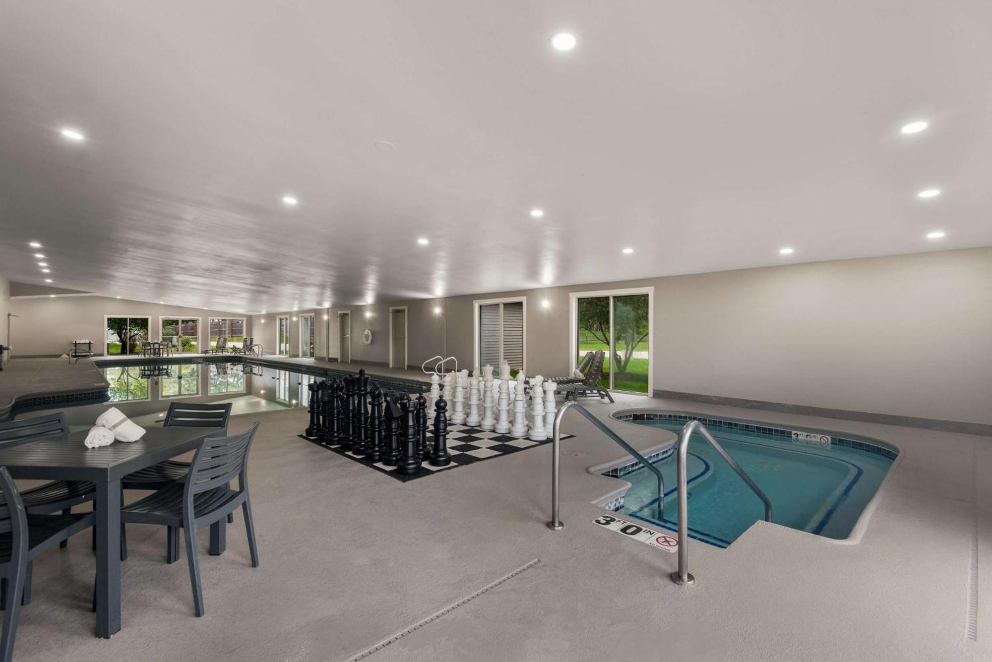 Wyndham Garden Galena Hotel & Day Spa מראה חיצוני תמונה