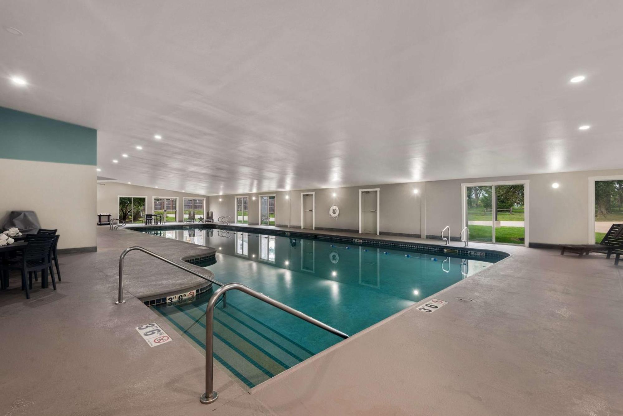 Wyndham Garden Galena Hotel & Day Spa מראה חיצוני תמונה